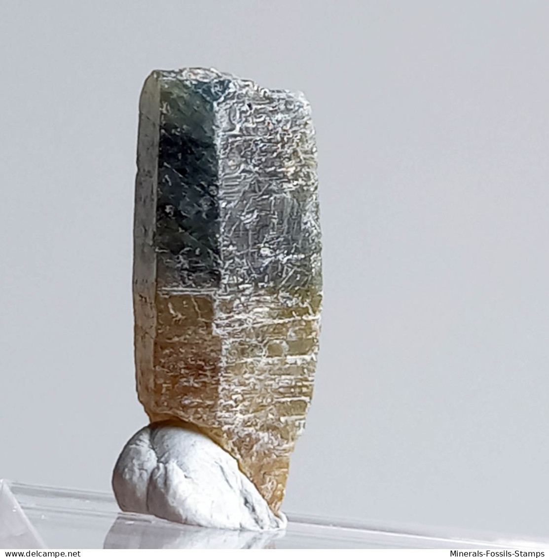 #O60 - Cristal SAPHIR Naturel (Ratnapura, Sri Lanka, Ceylon) - Mineralen