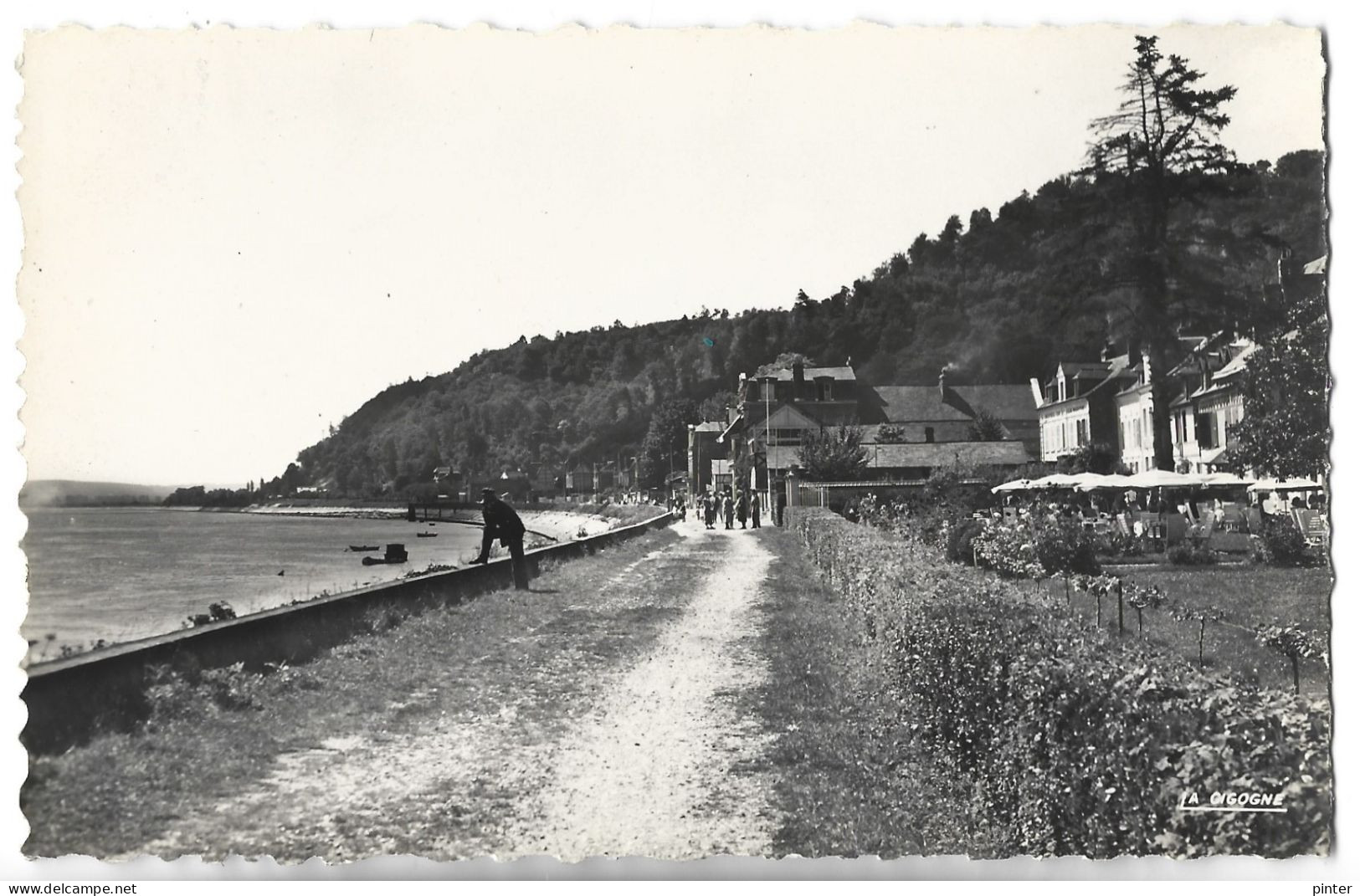 VILLEQUIER - Vue Générale, Bord De Quai - Villequier