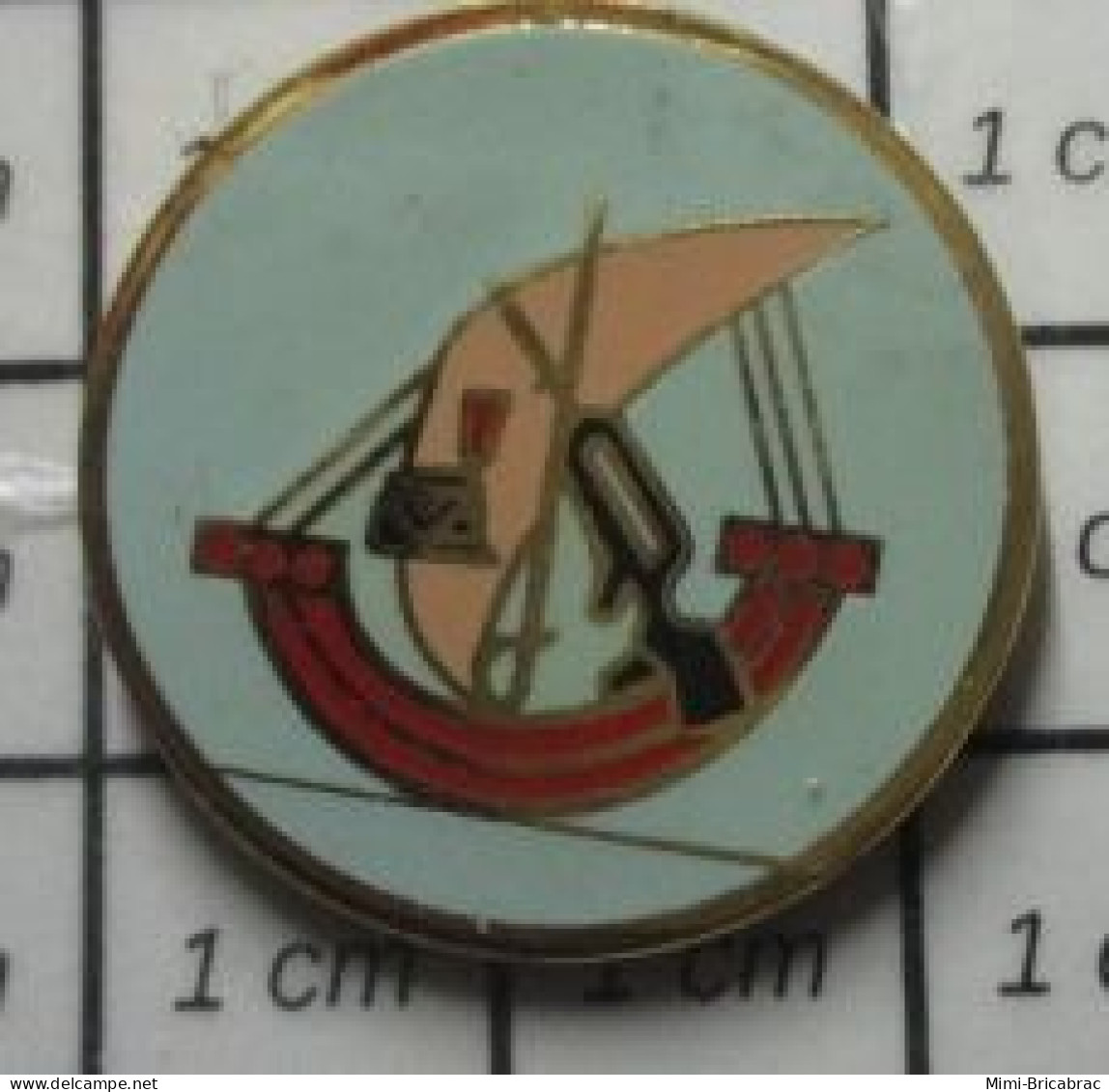 613d Pin's Pins / Beau Et Rare / MILITARIA / NEF BATEAU GARDE REPUBLICAINE FAMAS ET SHAKO - Militaria