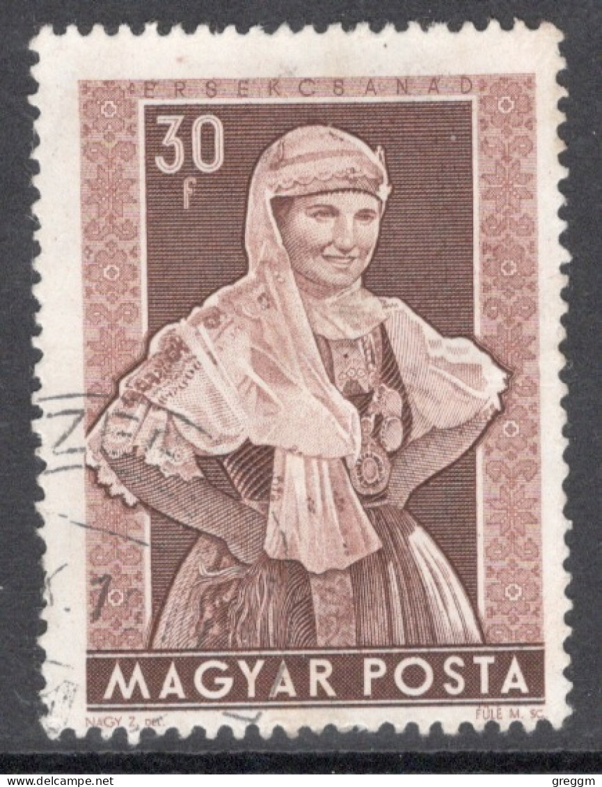 Hungary 1953 Single Stamp Celebrating Costumes In Fine Used - Used Stamps
