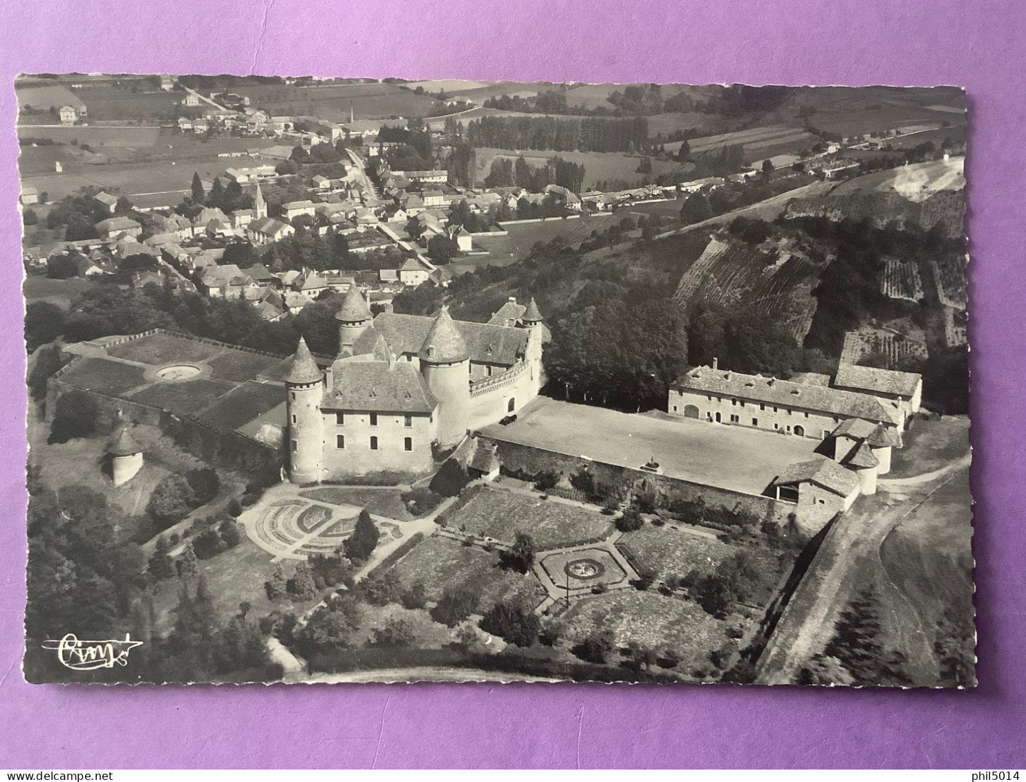 38  CPSM Petit Format   VIRIEU  Le Vieux Château    Bon état (pli Discret) - Virieu