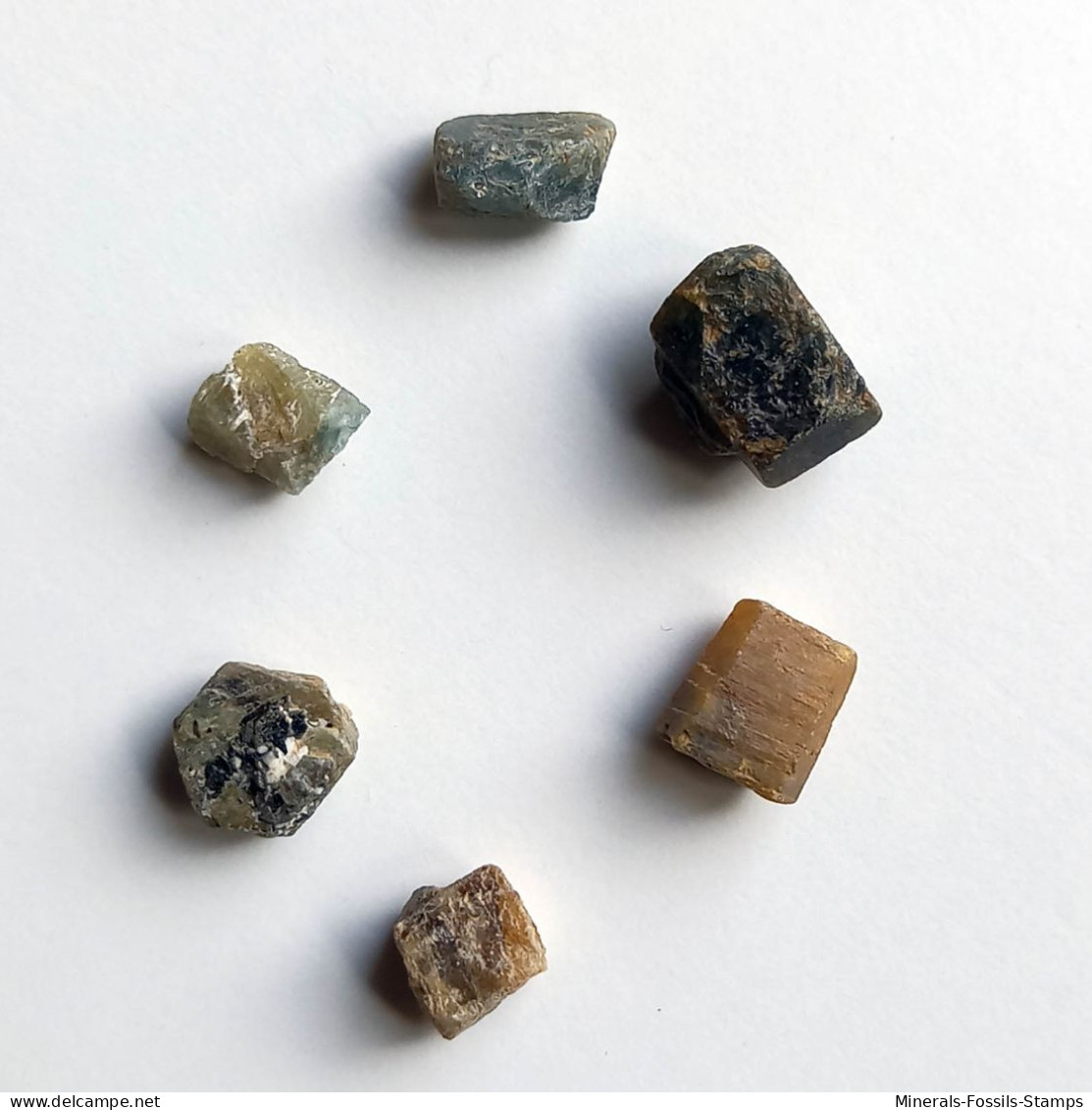 #T41 - Cristaux De Béryl Var. AIGUE-MARINE Et RUBIS Naturel (Inde) - Minerales