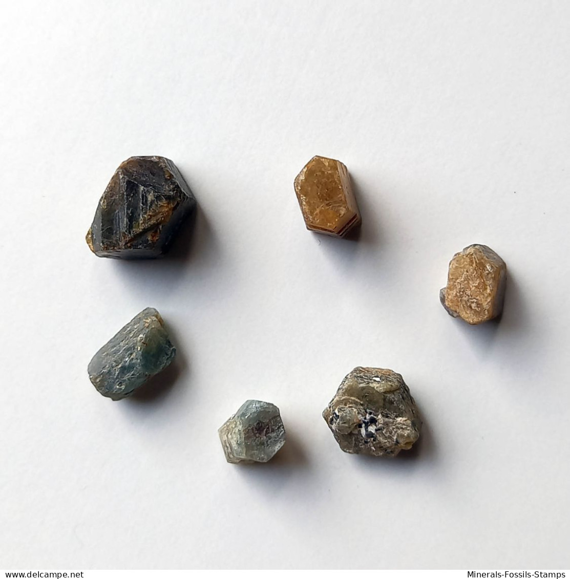 #T41 - Cristaux De Béryl Var. AIGUE-MARINE Et RUBIS Naturel (Inde) - Mineralen