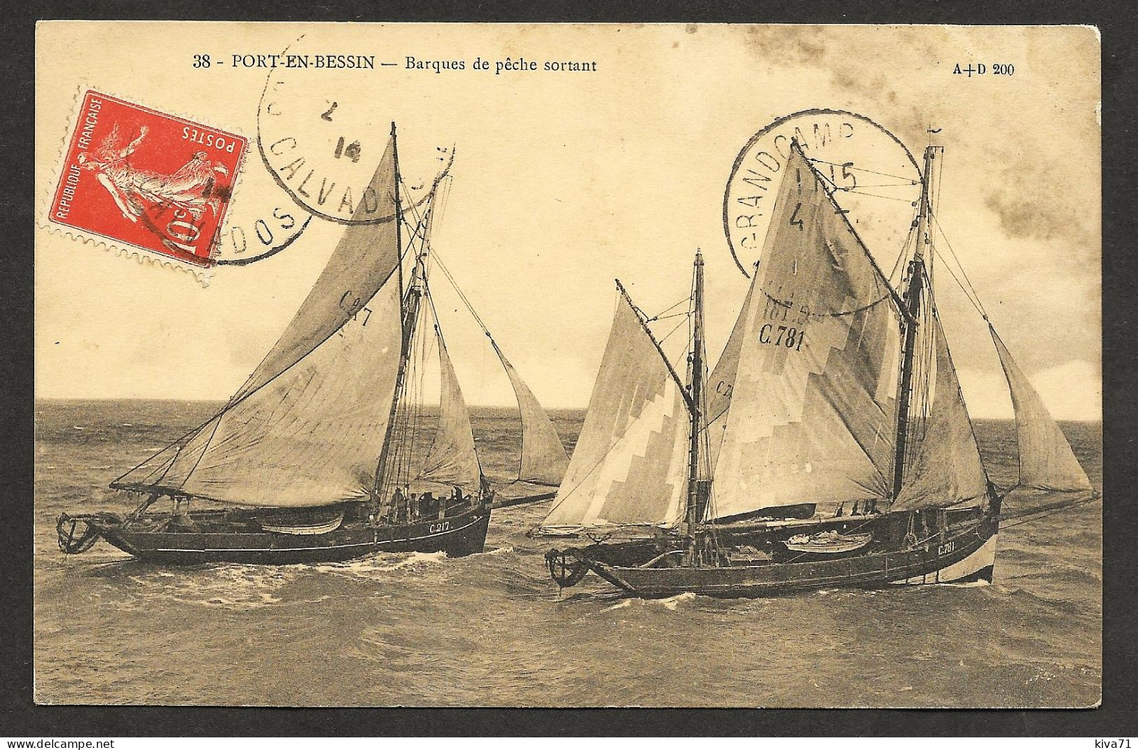 PORT EN BESSIN " Barques De Pêche Sortant"   1914 - Port-en-Bessin-Huppain