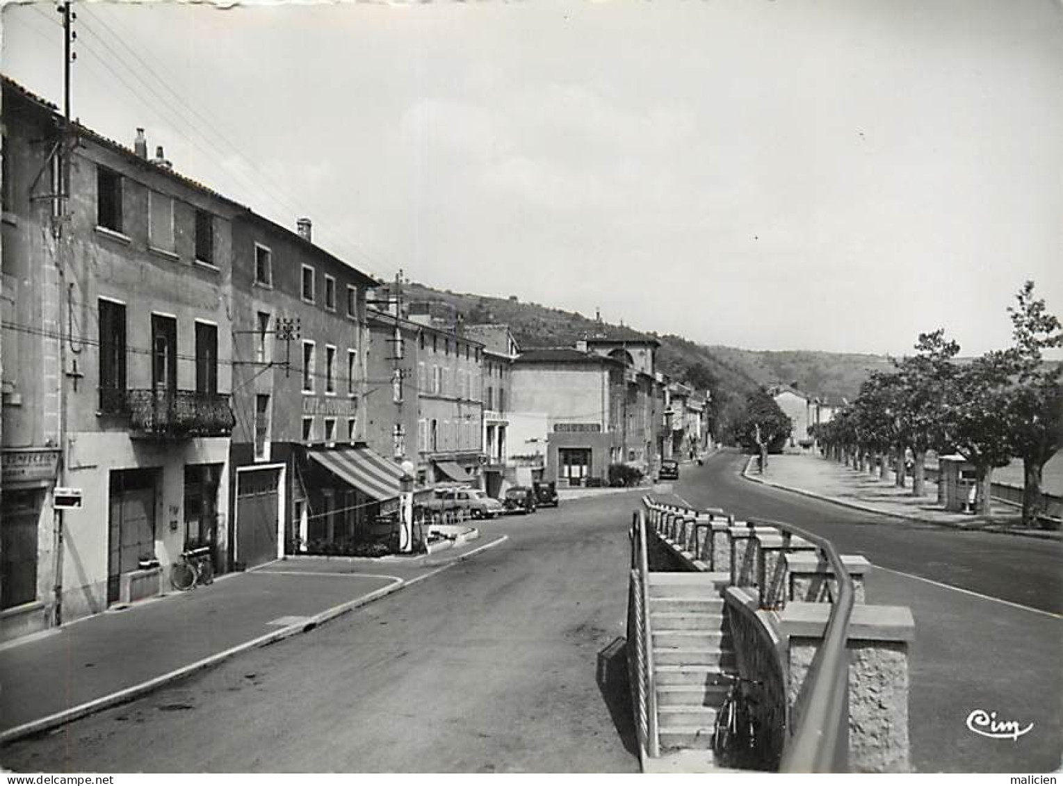 Gd Format -ref-AD403- Ardèche - Serrières - Vue Du Quai Nord - Magasin Confection - Café Des Touristes - Café  Teil - - Serrières