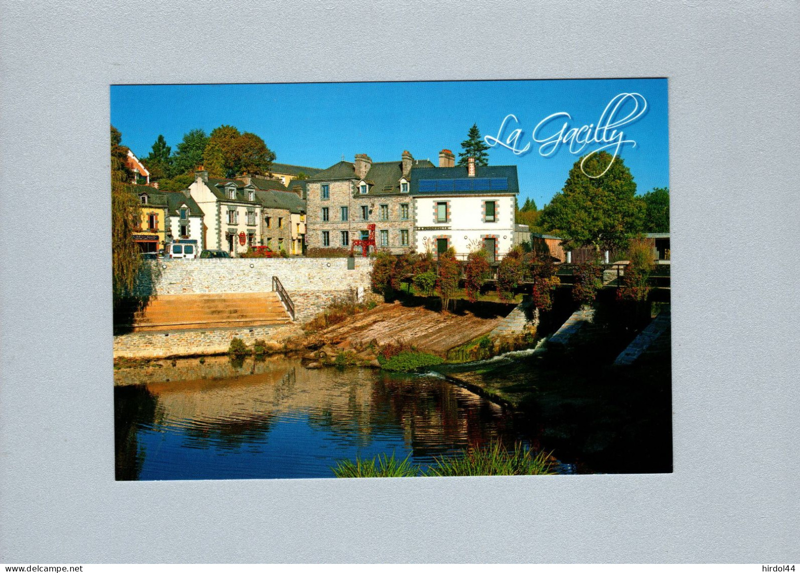 La Gacilly (56) : La Passerelle Fleurie Sur L'Aff Et Le Centre Bourg - La Gacilly