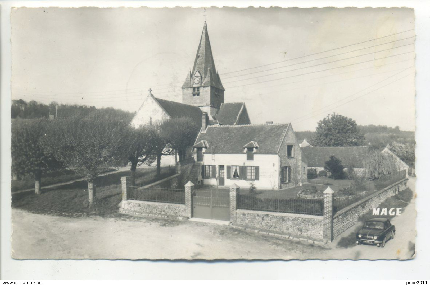 CPA  (60 Oise) - THURY Sous CLERMONT - L'Eglise - Voiture Années 50 (Renault Dauphine) - Mouy