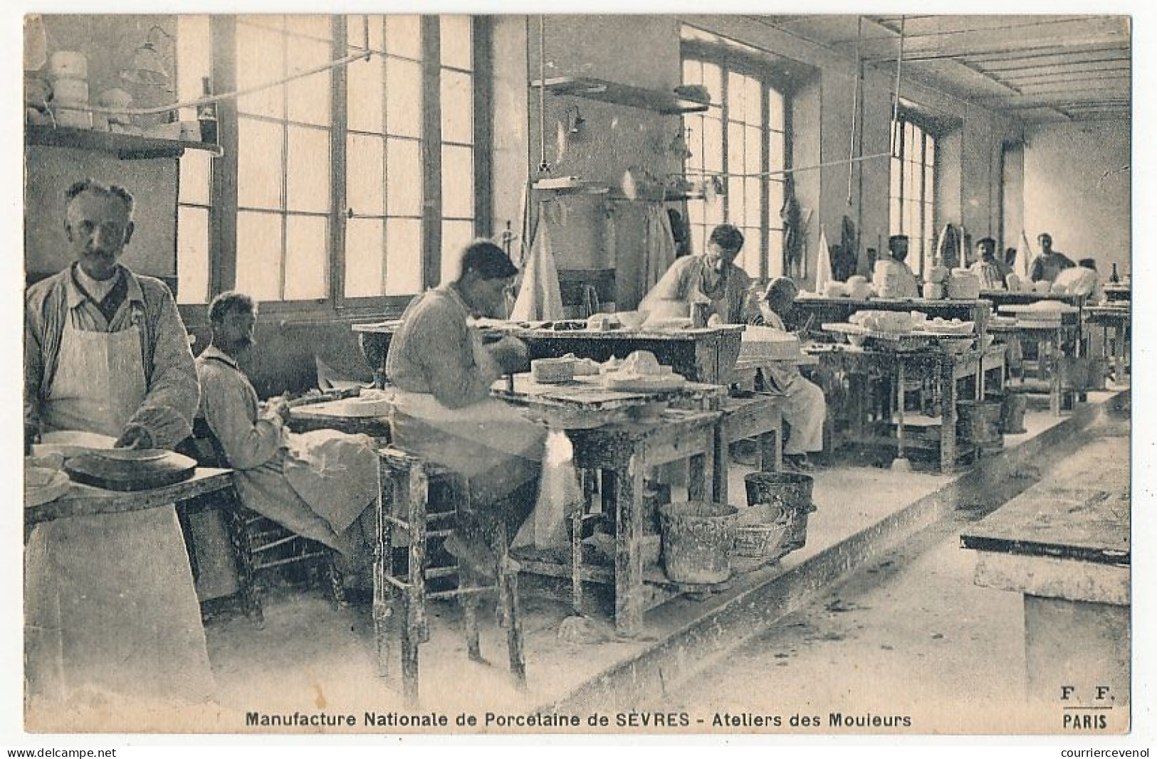CPA - SEVRES (Seine Et Oise) - Manufacture De Sèvres - Atelier Des Mouleurs - Sevres