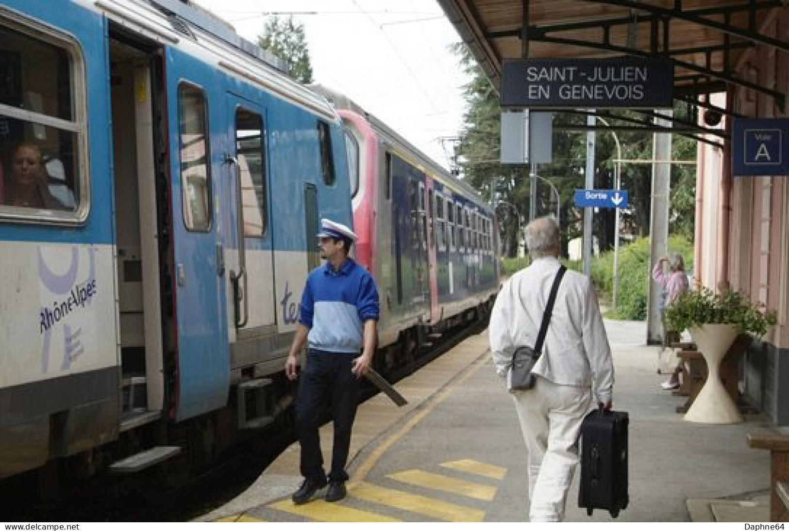 Saint Julien En Genevois - SNCF Train à Quai - 5801 - Saint-Julien-en-Genevois