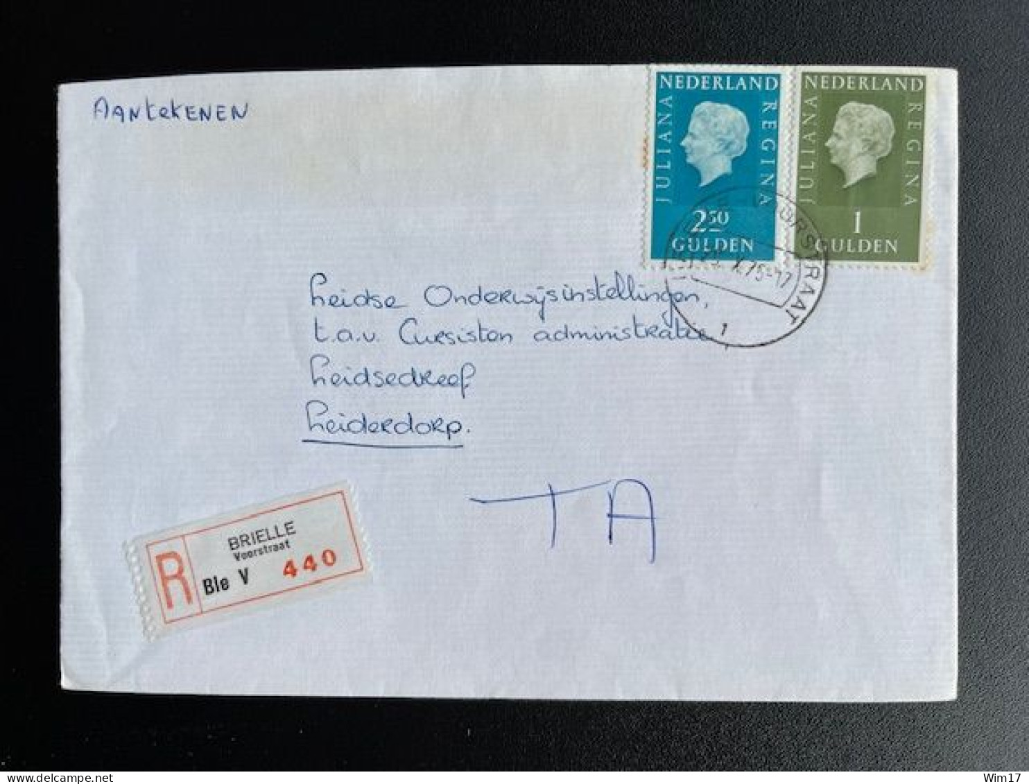 NETHERLANDS 1975 REGISTERED LETTER BRIELLE VOORSTRAAT TO LEIDERDORP 29-10-1975 NEDERLAND AANGETEKEND - Lettres & Documents