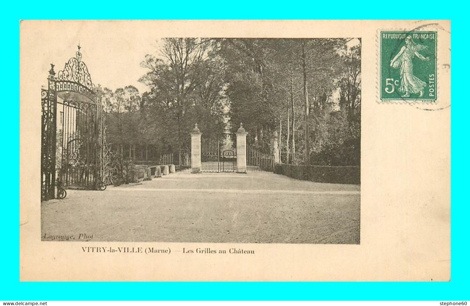 A927 / 595 51 - VITRY LA VILLE Grilles Au Chateau - Vitry-la-Ville