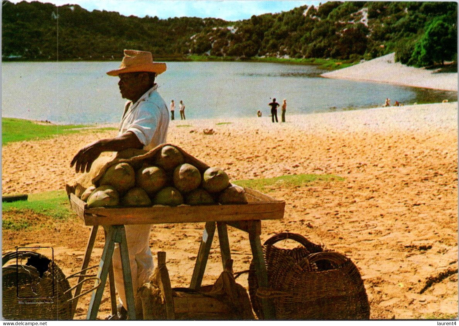 17-3-2024 (3 Y 21) Brazil - Coconut Seller On Salvador Beach - Händler