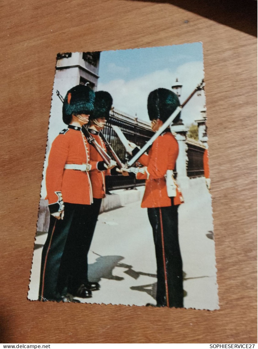 548 //  GUARDS - Buckingham Palace