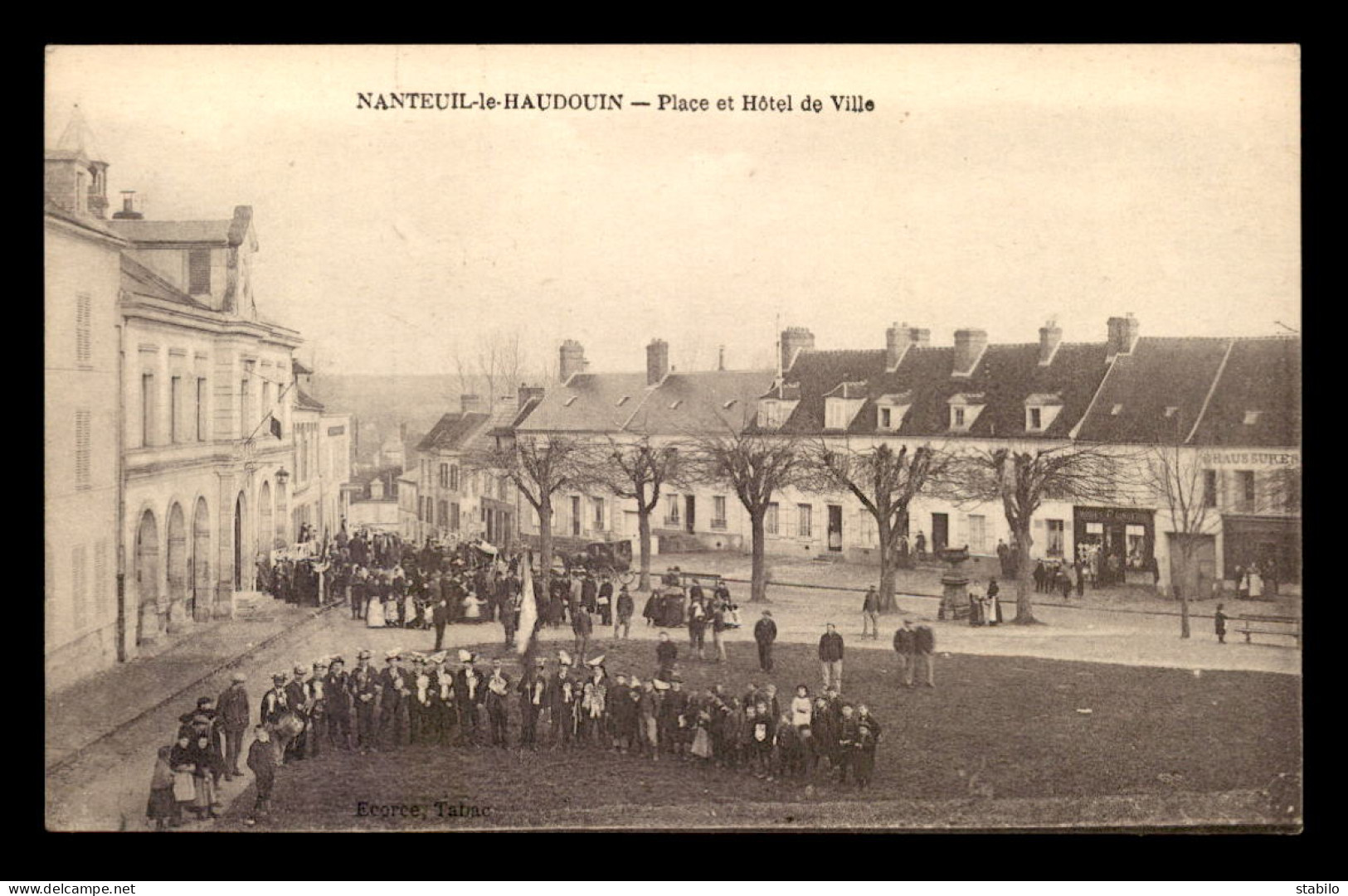 60 - NANTEUIL-LE-HAUDOUIN - PLACE ET HOTEL DE VILLE - Nanteuil-le-Haudouin