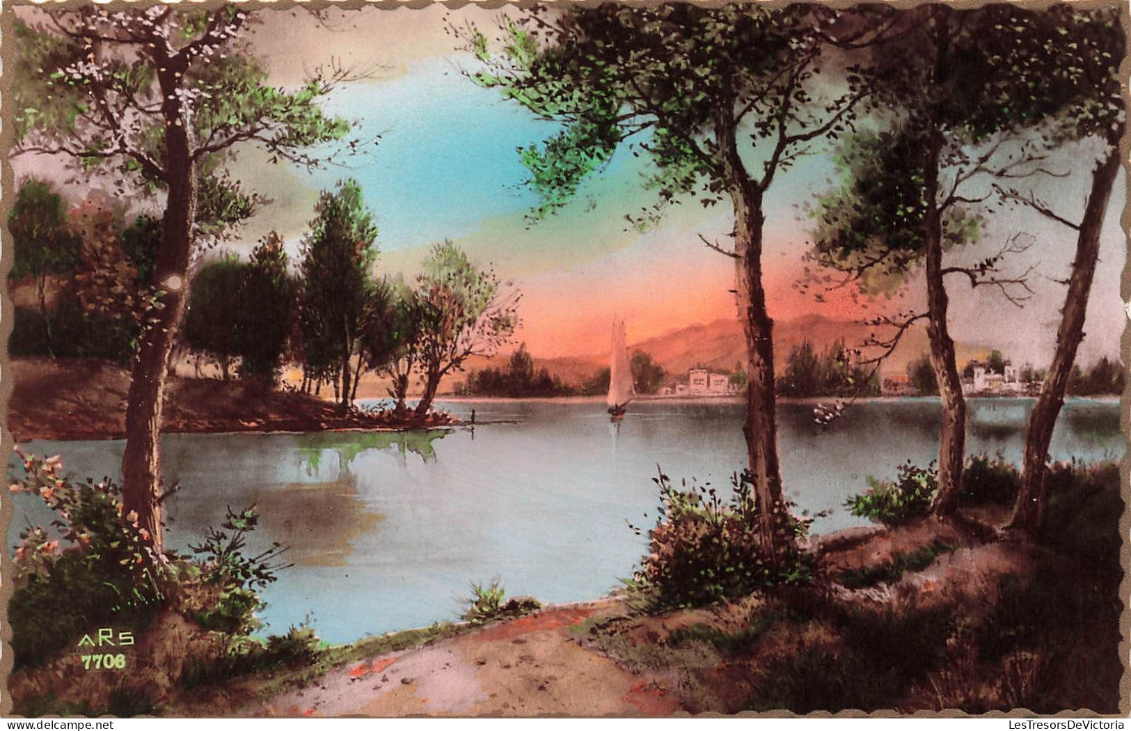 FLEURS, PLANTES & ARBRES - Vue D'un Paysage - Des Arbres - Vue Au Loin De Différents Maisons - Carte Postale Ancienne - Alberi