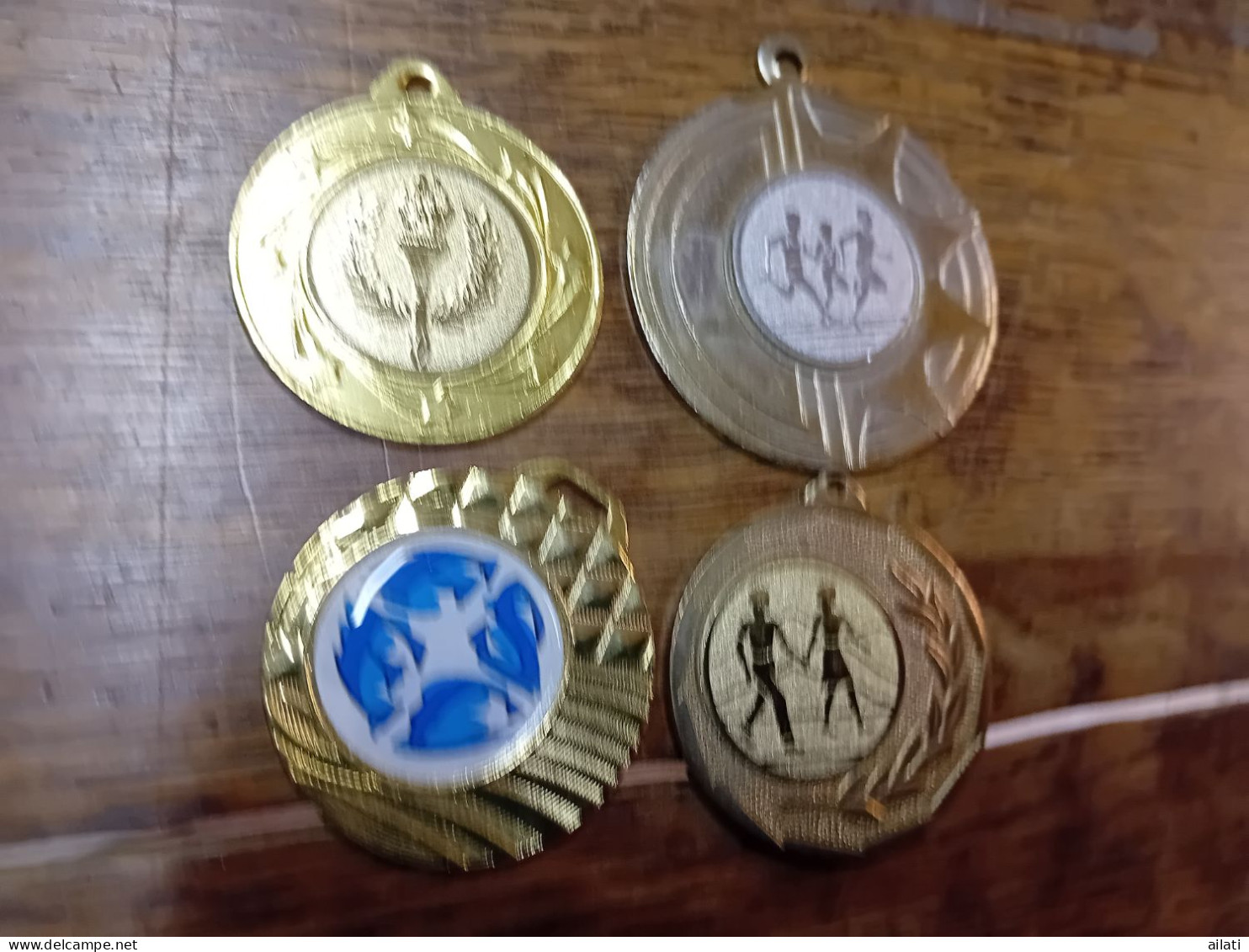 Lots De 4 Médailles Sportives - Professionali / Di Società