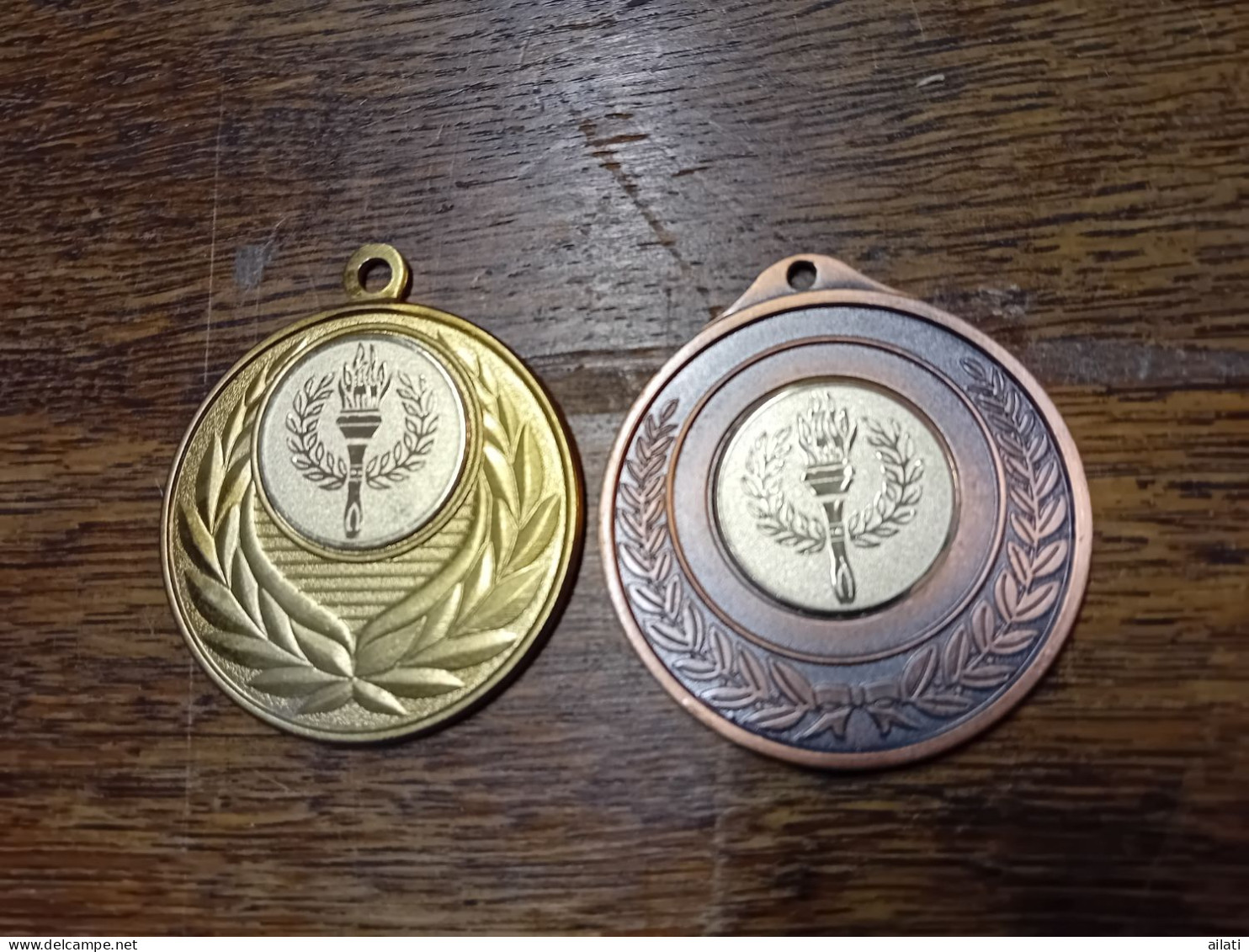 Lots De 2 Médailles Sportives - Unternehmen
