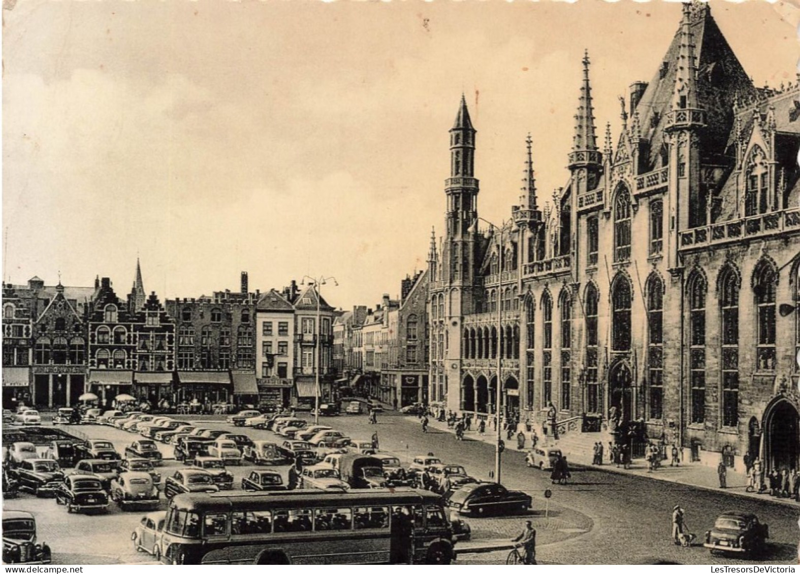 BELGIQUE - Bruges - Vue Sur La Grand'Place Côte Nord-Est - Carte Postale - Brugge