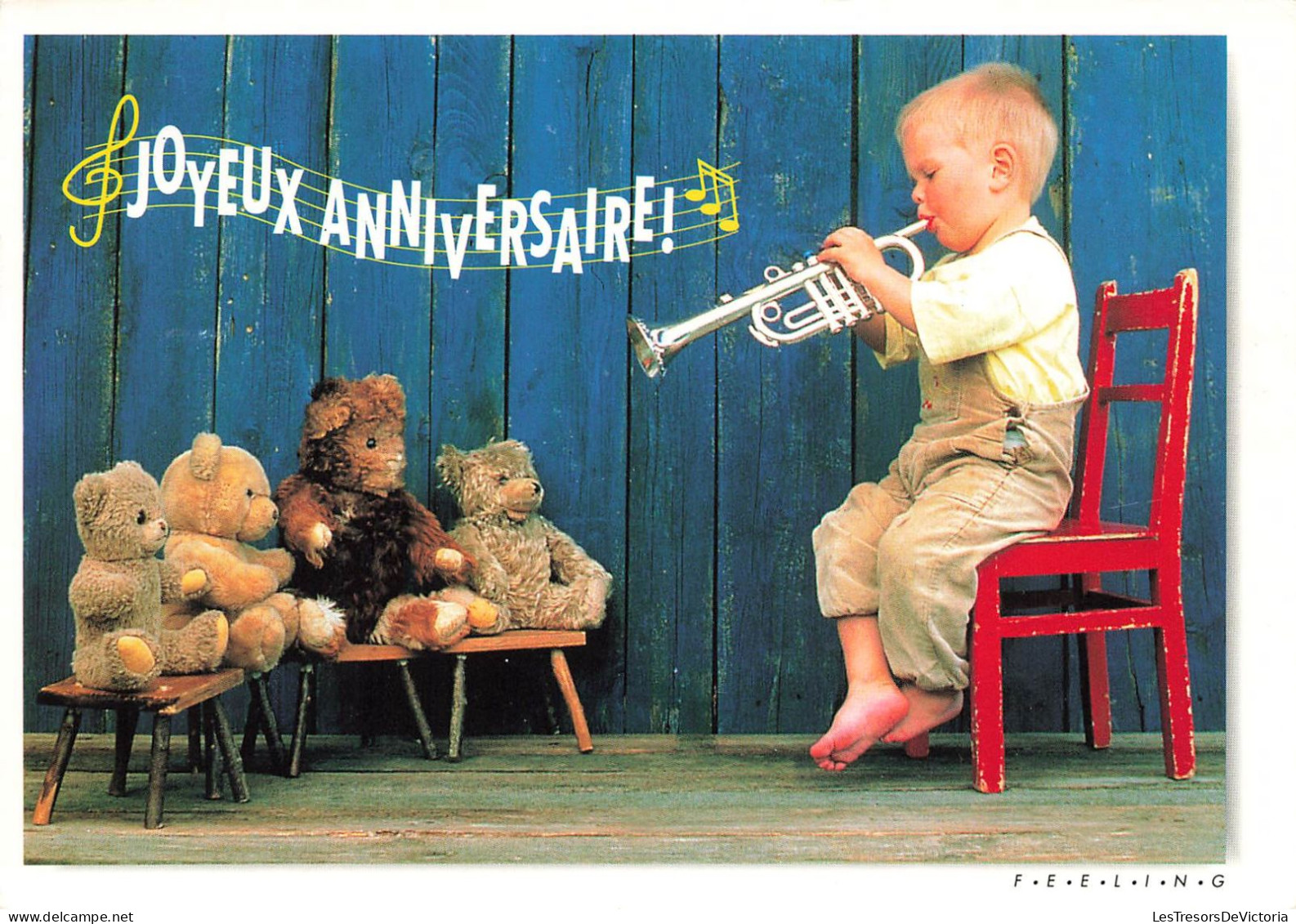 FETES ET VOEUX - Un Enfant Assis Jouant Une Trompette Devant Ses Peluches - Colorisé - Carte Postale - Geburtstag