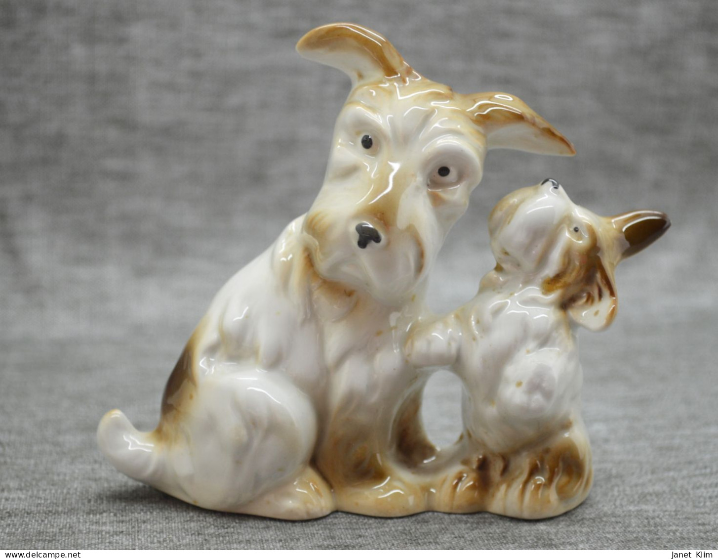 Vintage Porcelain Figurine Of A Dog With A Puppy - Gzel (RUS)