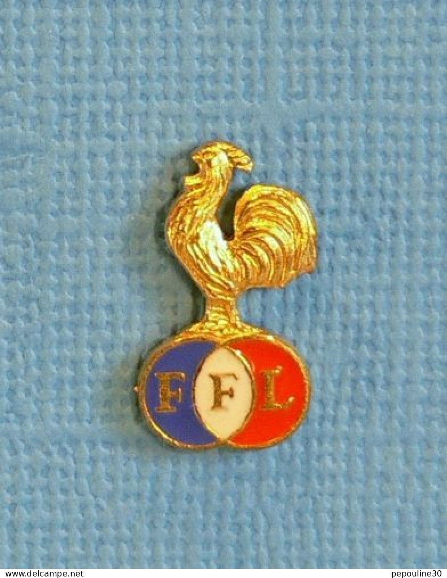 1 PIN'S //  ** COQ SPORTIF F.F.L. / FÉDÉRATION FRANÇAISE DE LUTTE ** . (Bertoni Milano) - Lutte