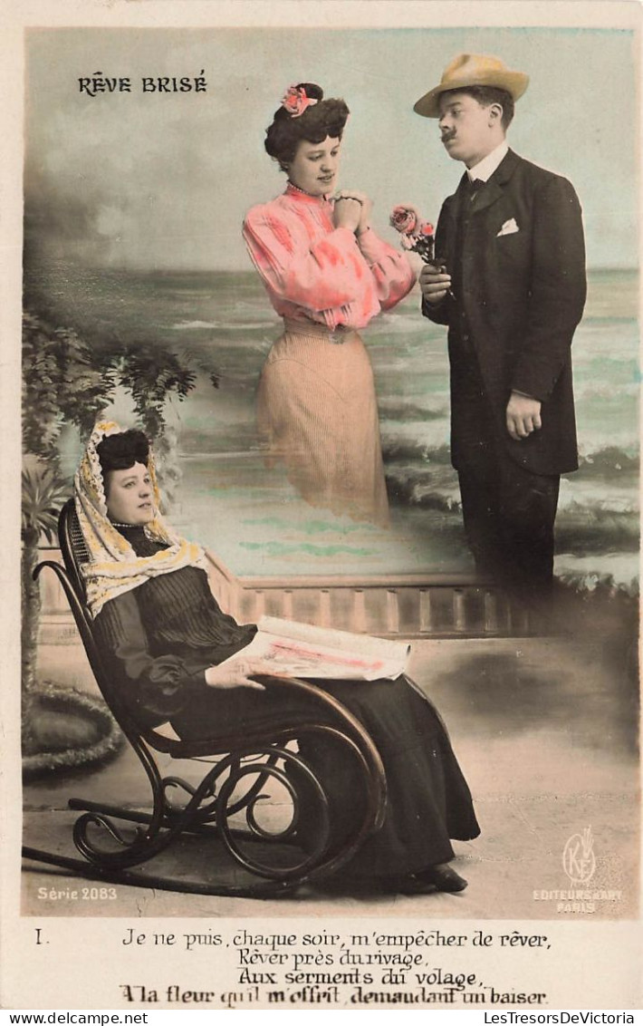 FANTAISIES - Femmes - Une Femme Assise En Pensant à Son Bien Aimé En Lui Offrant Une Fleur - Carte Postale Ancienne - Frauen