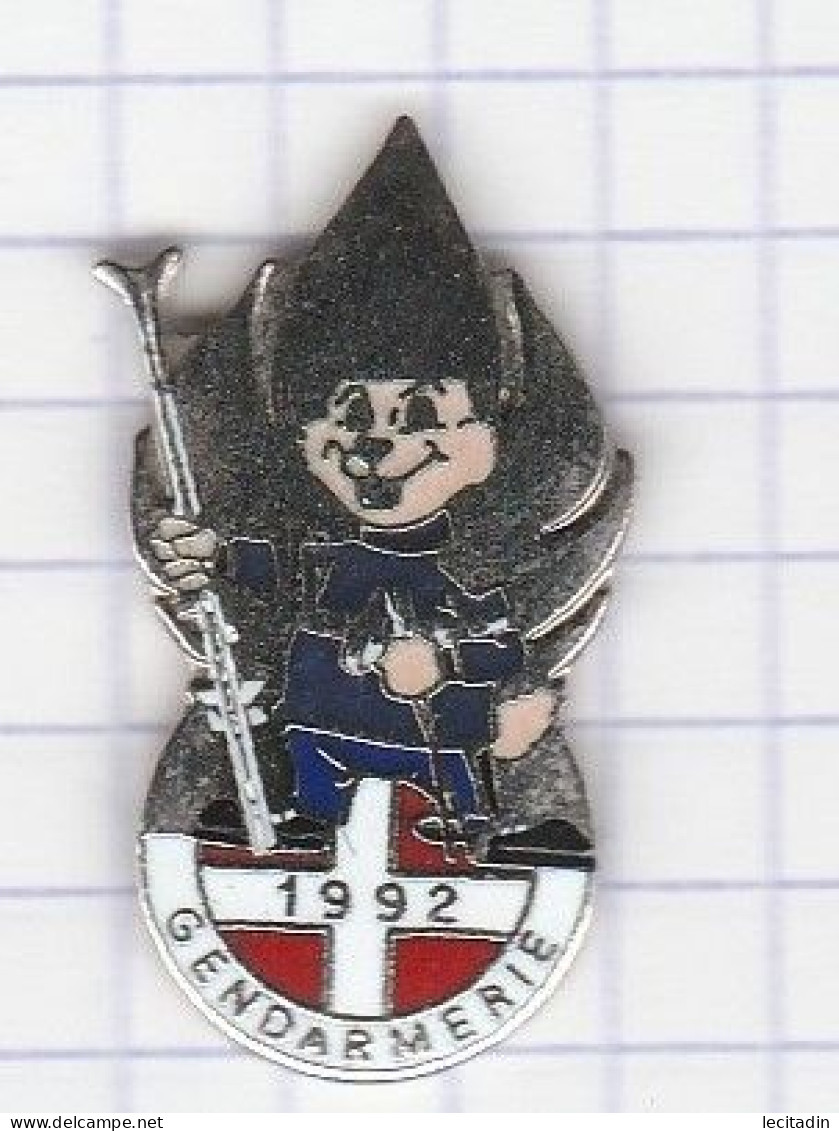 PINS GENDARMERIE NATIONALE 20 - Militaria