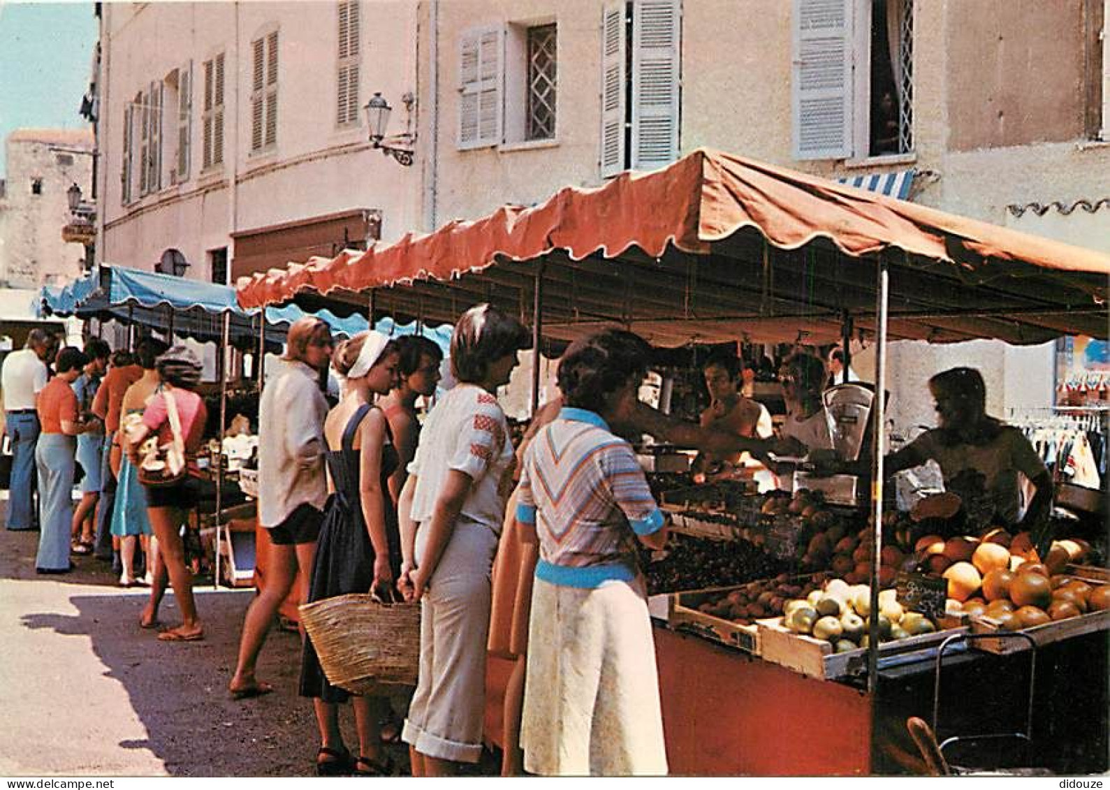 Marches - Les Marchés De Provence - Rue Pittoresque - CPM - Voir Scans Recto-Verso - Mercati