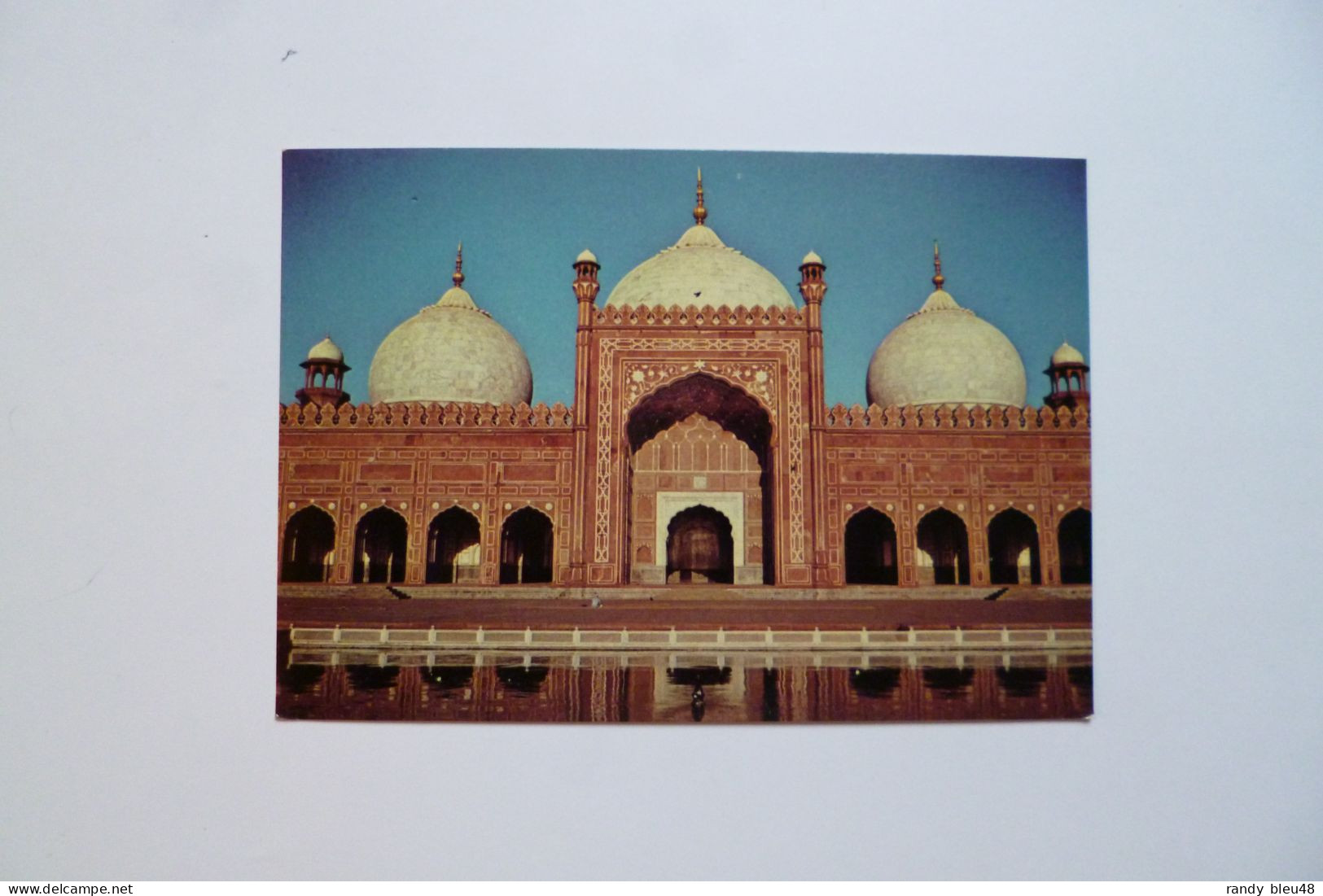 LAHORE  -  The 17 Century Badshahi Mosque    -  PAKISTAN - Pakistan