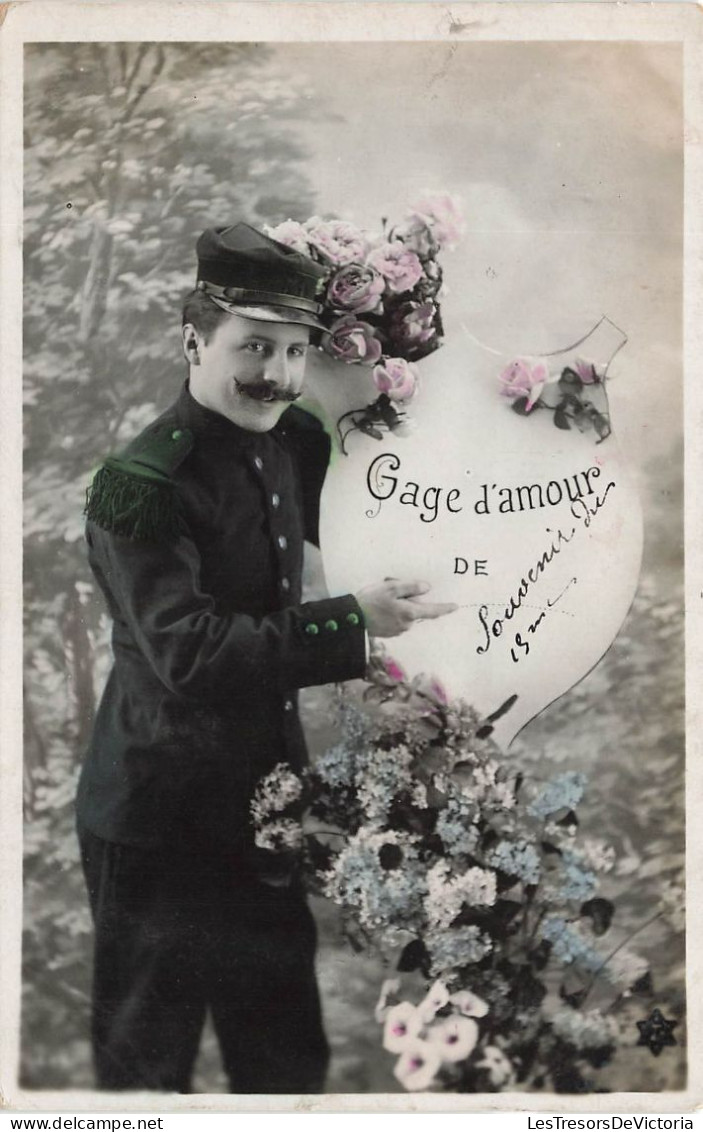 FANTAISIES - Hommes - Un Homme Seul - Gage D'amour De Souvenir Du... - Carte Postale Ancienne - Hombres