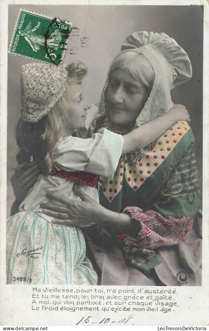 FANTASIES - Femmes - Une Femme Et Une Petite Fille Faisant Un Câlin - Carte Postale Ancienne - Frauen