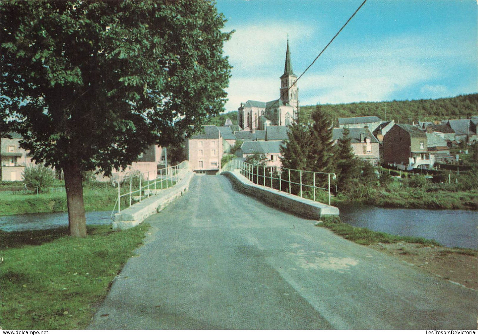 BELGIQUE - Treignes Sur Viroin - Vue Sur Le Pont - Colorisé - Carte Postale - Viroinval