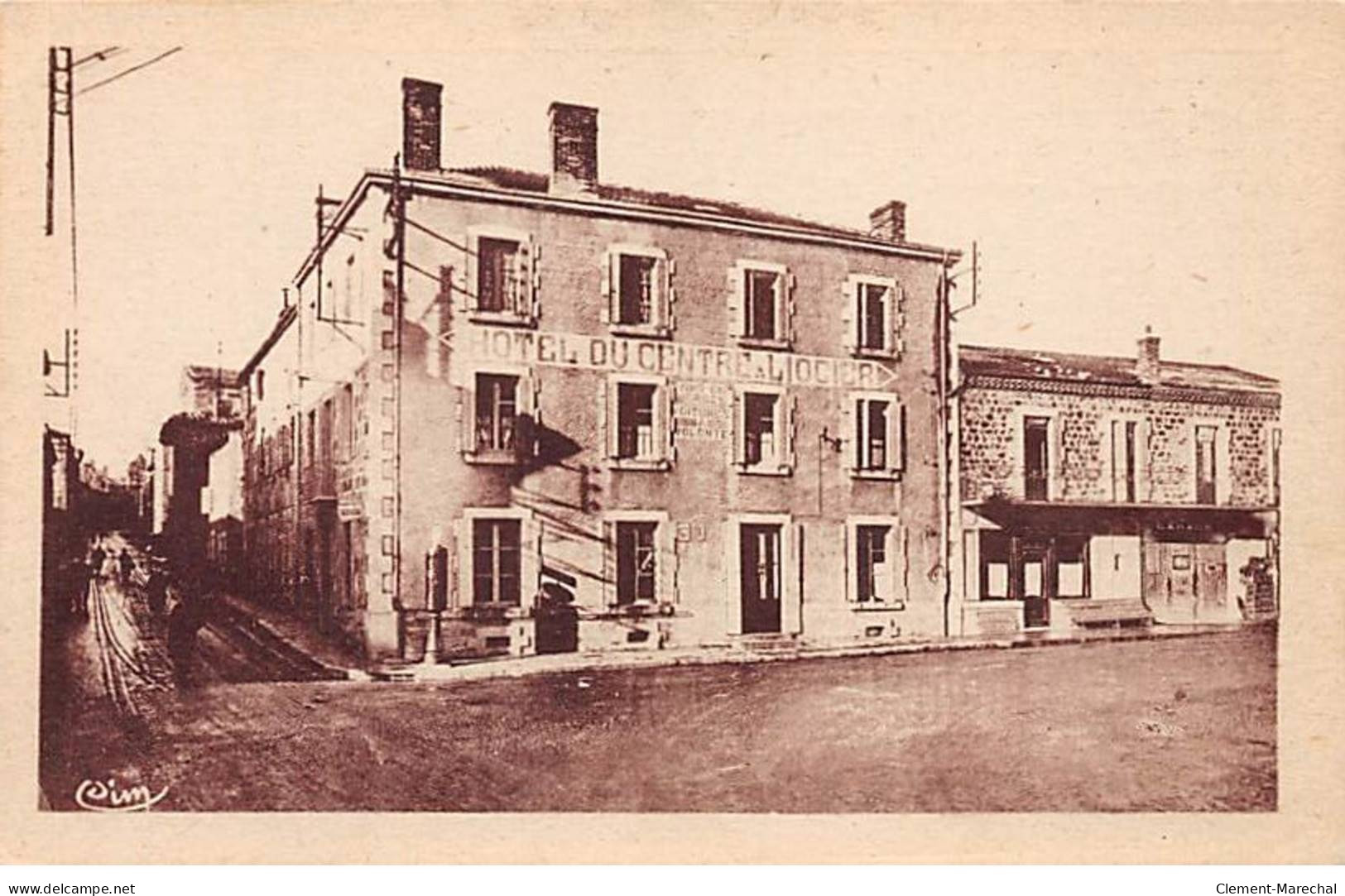 MONTFAUCON DU VELAY - Hôtel Du Centre - Liogier - Très Bon état - Montfaucon En Velay