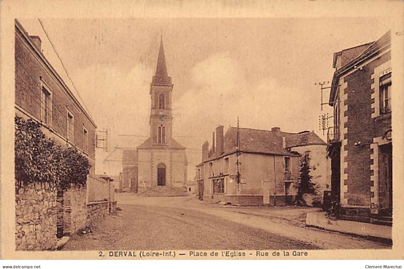 DERVAL - Place De L'Eglise - Rue De La Gare - Très Bon état - Derval