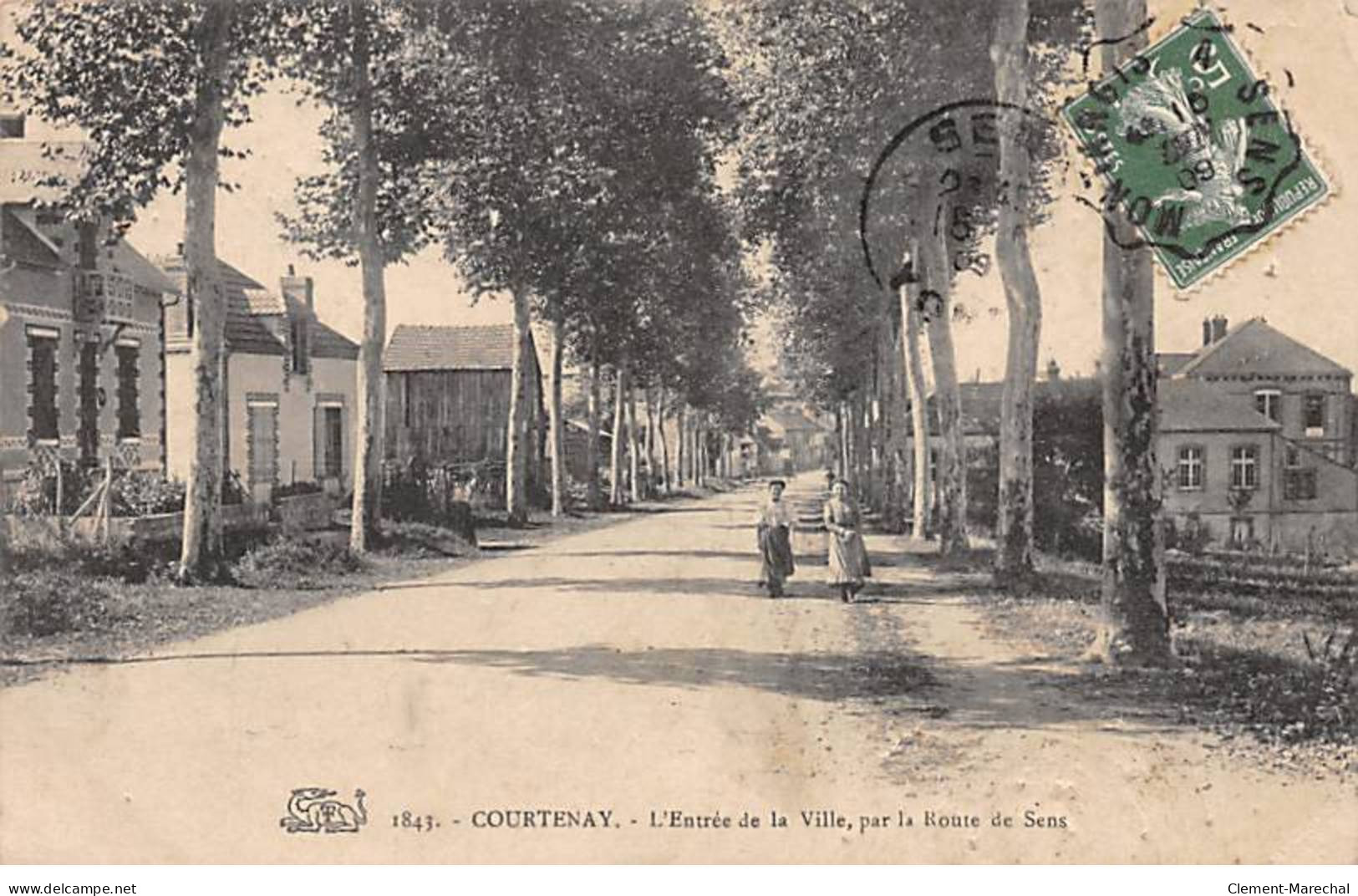 COURTENAY - L'Entrée De La Ville, Par La Route De Sens - état - Courtenay