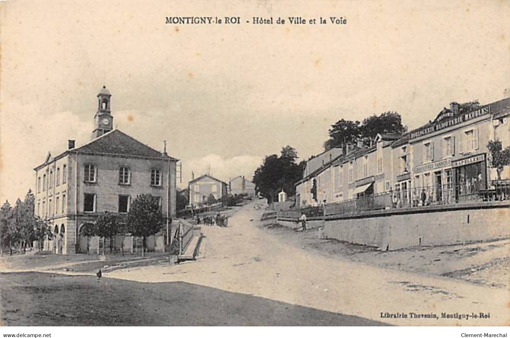 MONTIGNY LE ROI - Hôtel De Ville Et La Voie - Très Bon état - Montigny Le Roi