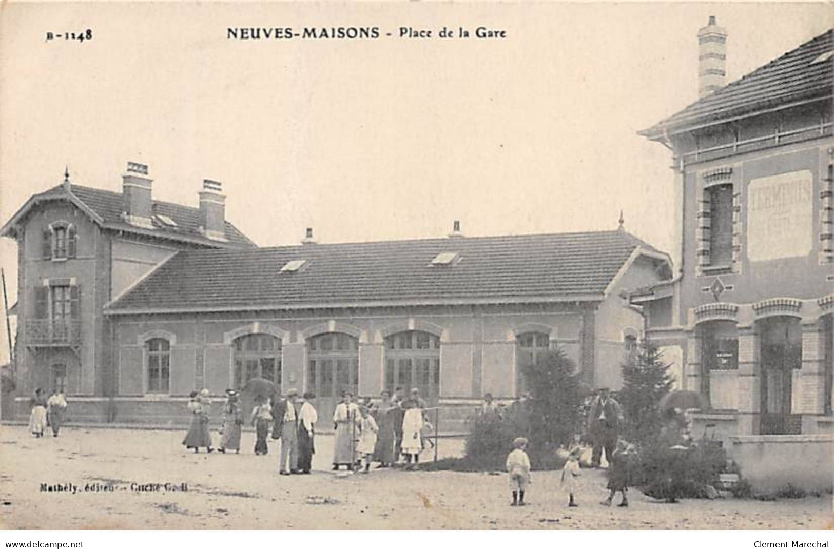 NEUVES MAISONS - Place De La Gare - Très Bon état - Neuves Maisons