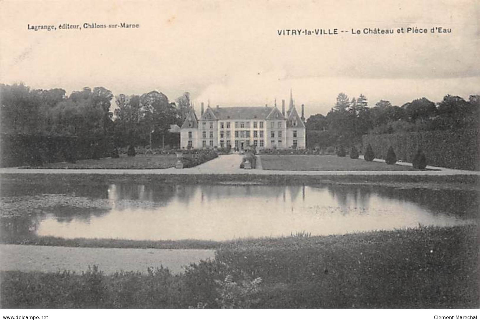 VITRY LA VILLE - Le Château Et Pièce D'eau - Très Bon état - Vitry-la-Ville