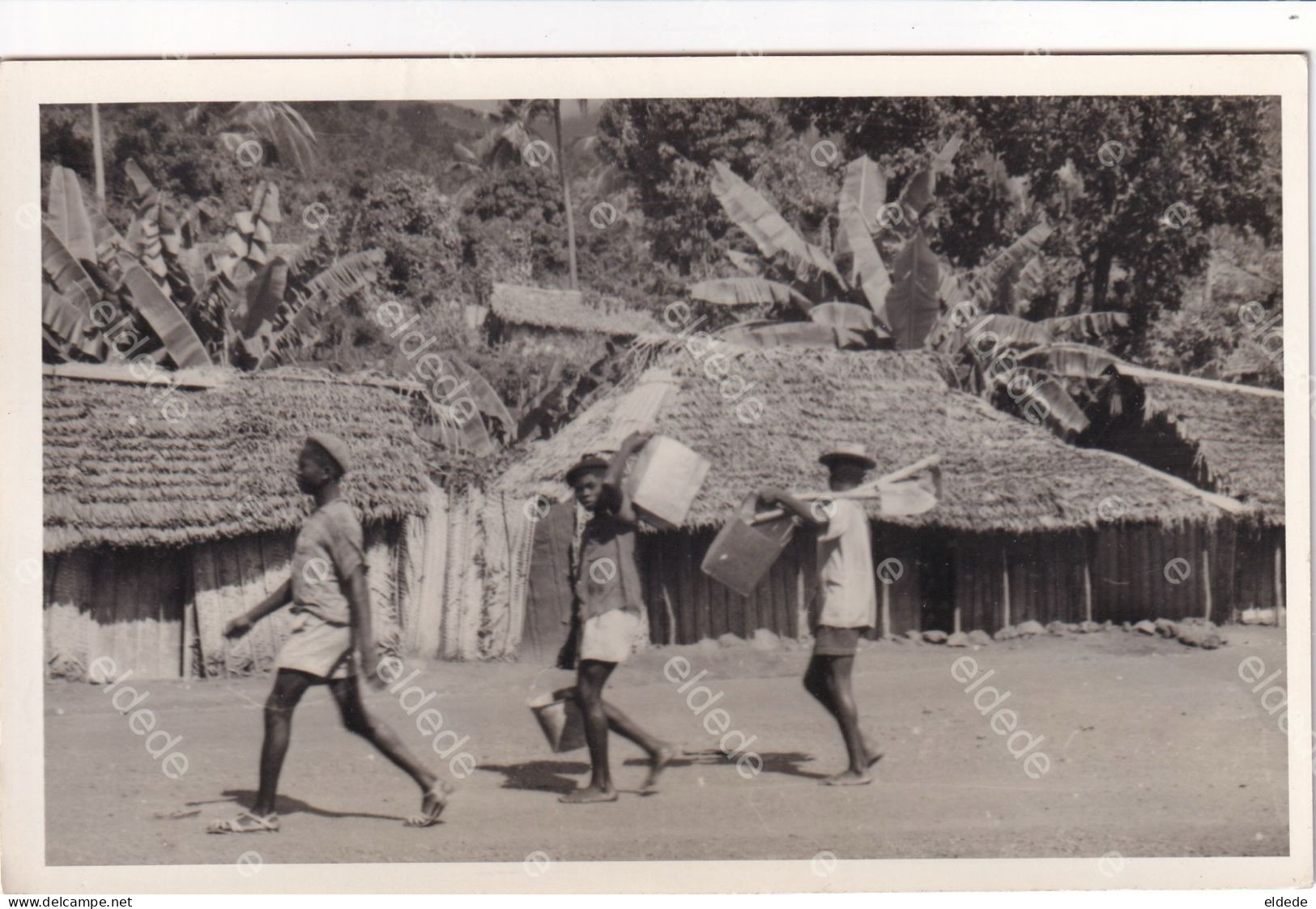 Comores Comoros Real Photo  Grande Comore Natives Near Huts  Ecrite Mutsamudou 1961 Non Timbrée - Comorre