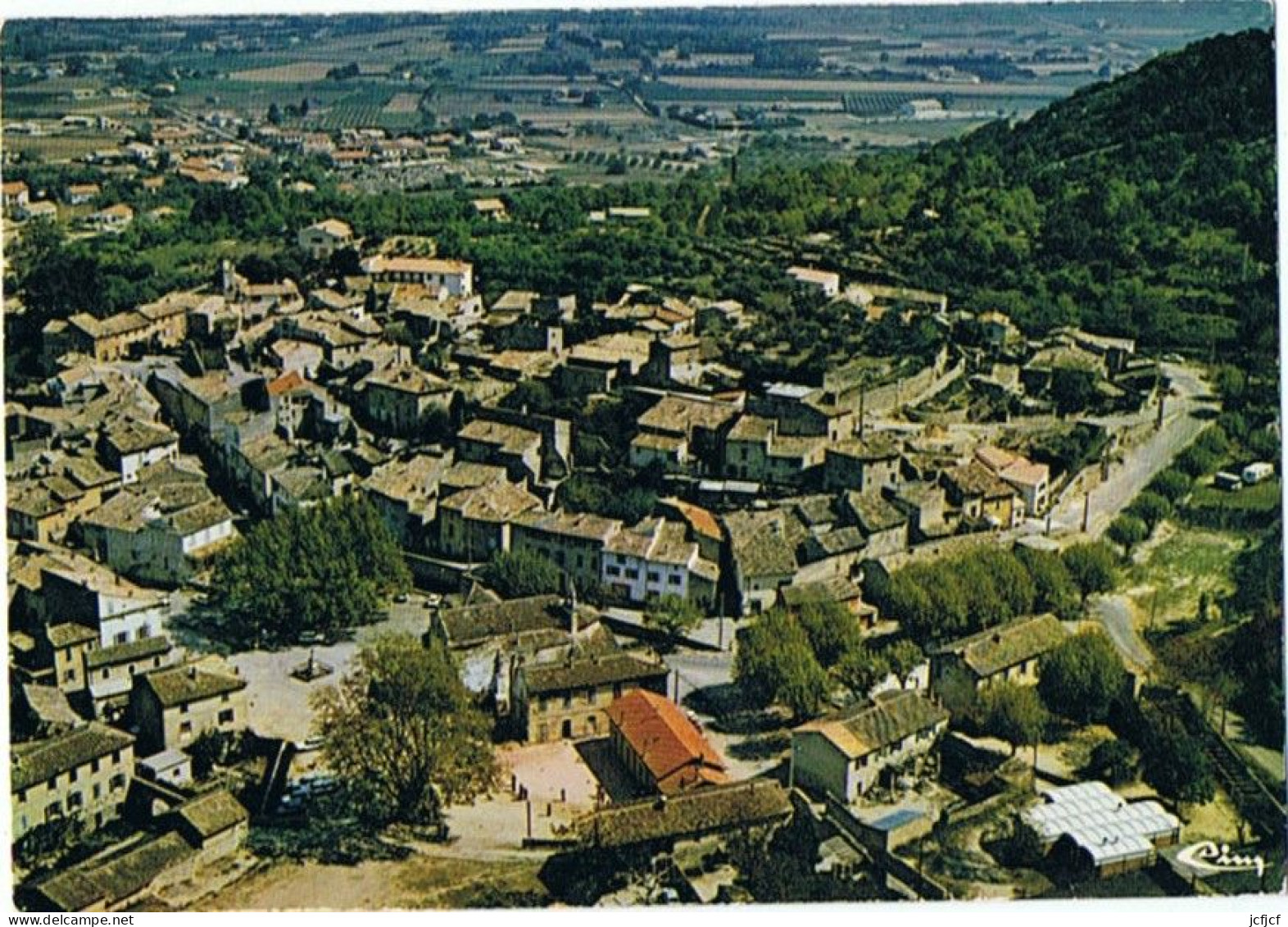 CPM..84..ROBION..VAUCLUSE..VUE GENERALE AERIENNE - Robion