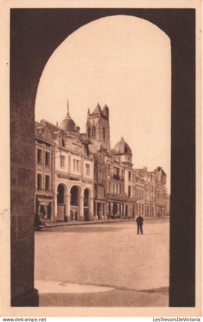 FRANCE - Peronne - Le Côté Nord De La Grande Place - Carte Postale Ancienne - Peronne