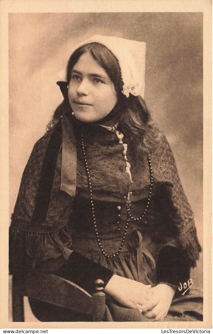 FOLKLORE - Personnage - Jeune Fille D'Ouessant - Etude Des Coiffes De Bretagnes - Carte Postale Ancienne - People