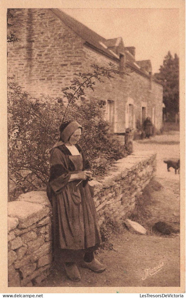 FOLKLORE - Personnage - Bretagne - Baud (Morbihan) - Paysanne En Costume De Baud - Carte Postale Ancienne - Personnages