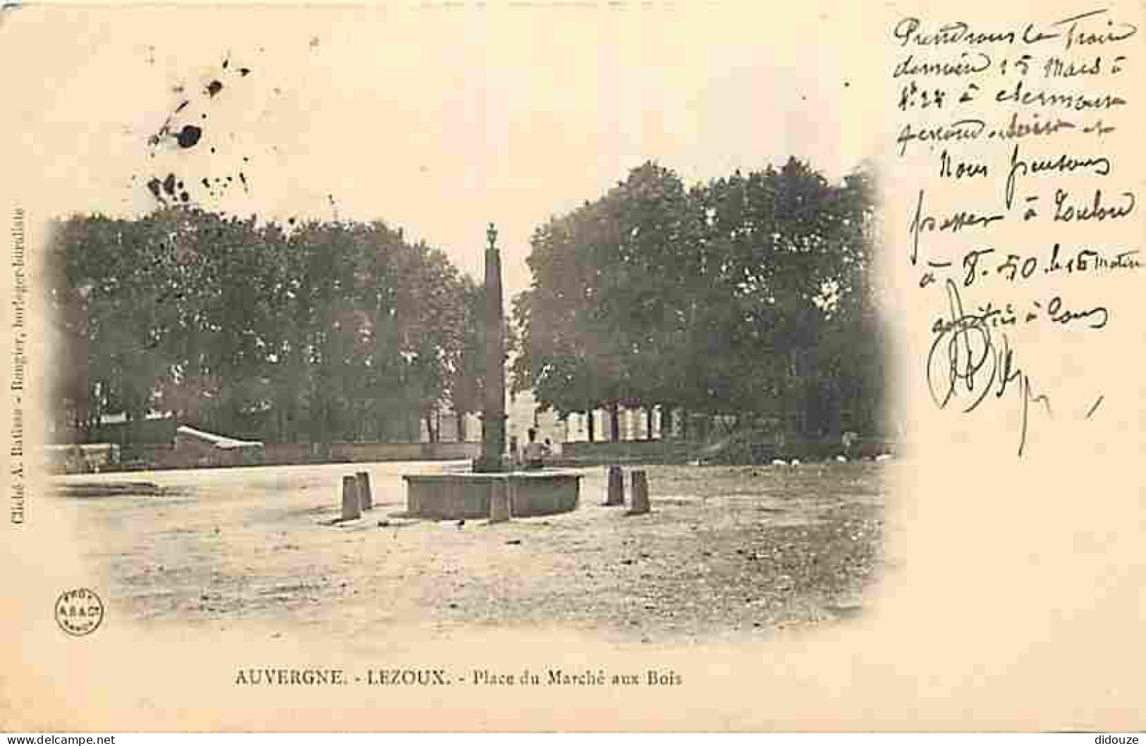 63 - Lezoux - Place Du Marché Aux Bois - Animée - CPA - Voir Scans Recto-Verso - Lezoux