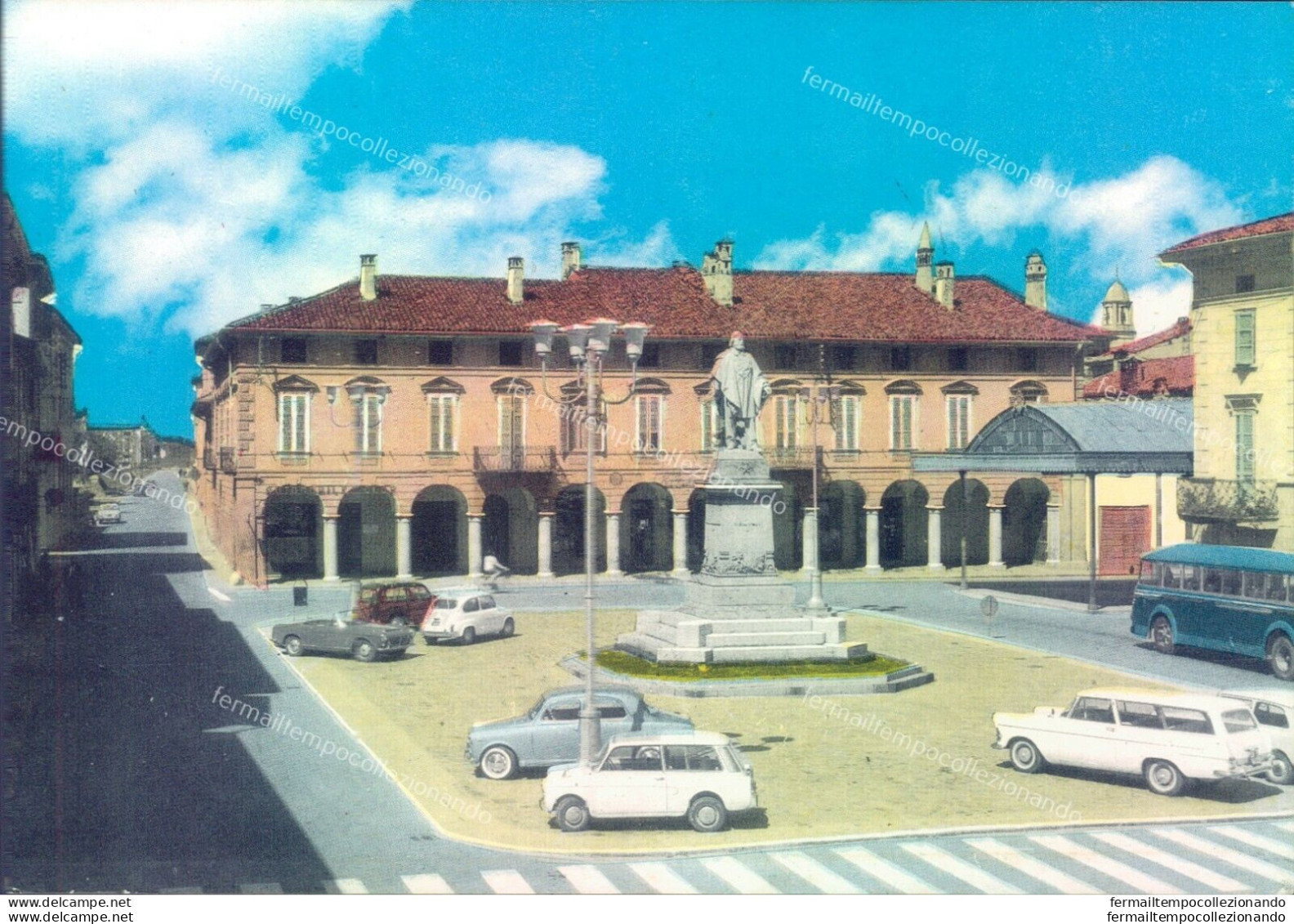 E645 Cartolina Soresina Piazza Garibaldi Corriera Auto  Provincia Di Cremona - Cremona