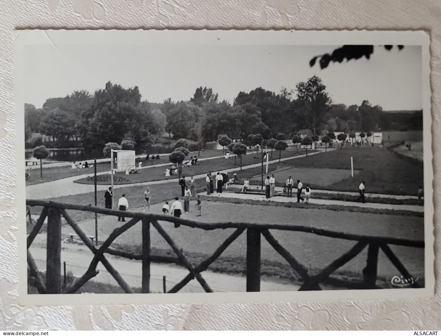 Montbazon , Le Jeu De Boules - Montbazon