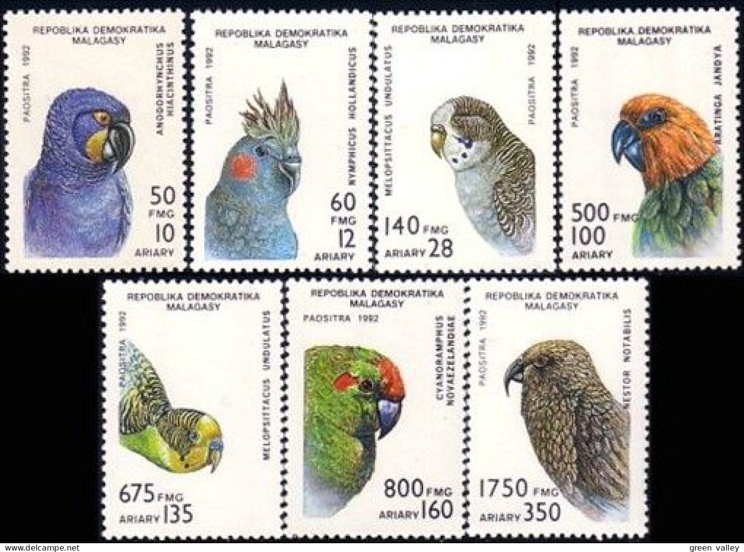 588 Madagascar Perroquets Parrots MNH ** Neuf SC (MDG-32b) - Papageien