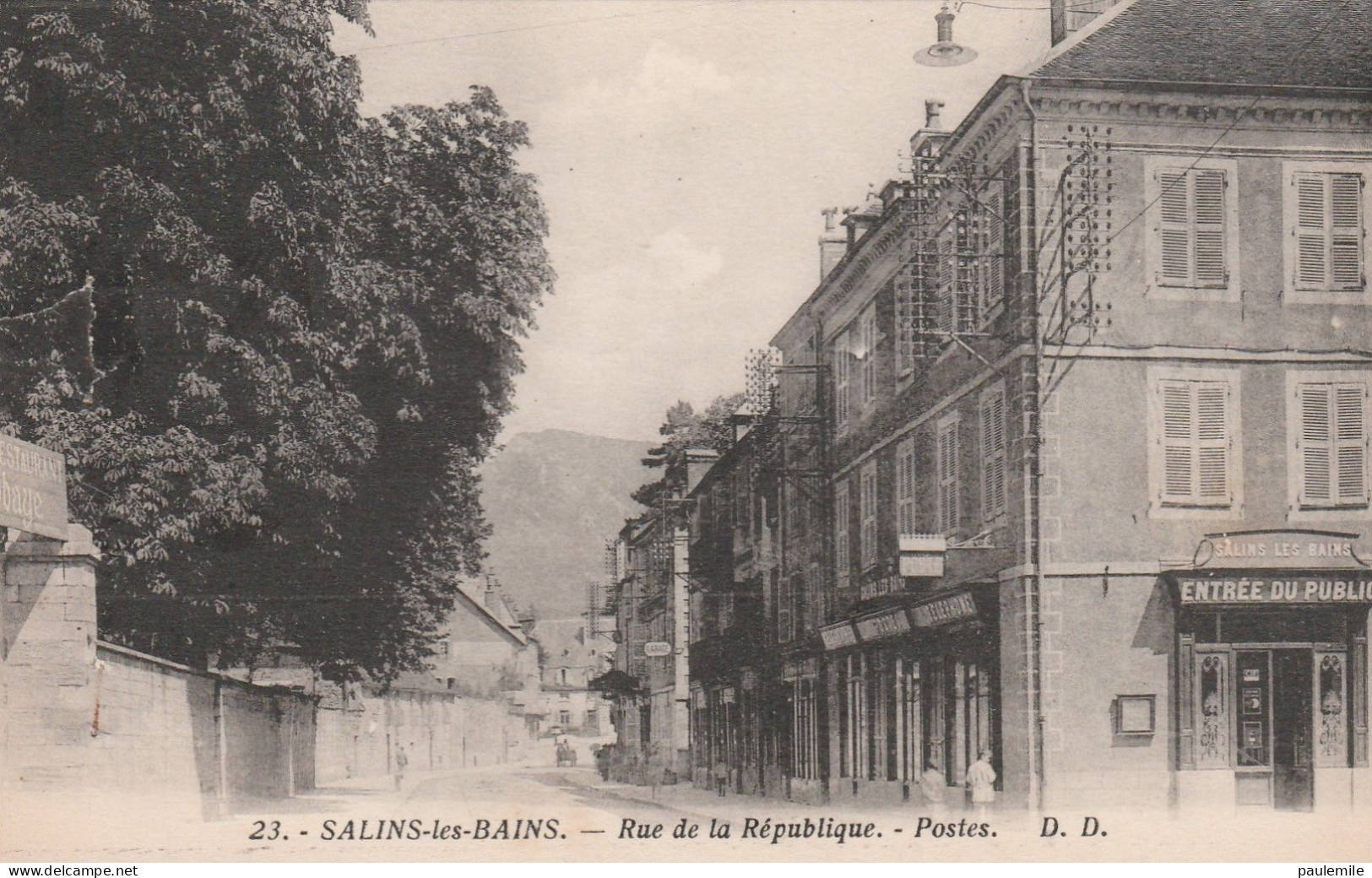 CPA    SALINS LES BAINS  RUE DE LA REPUBLIQUE  POSTE ET PERCEPTION  TRES ANCIENNE  DOS VERT - Post & Briefboten