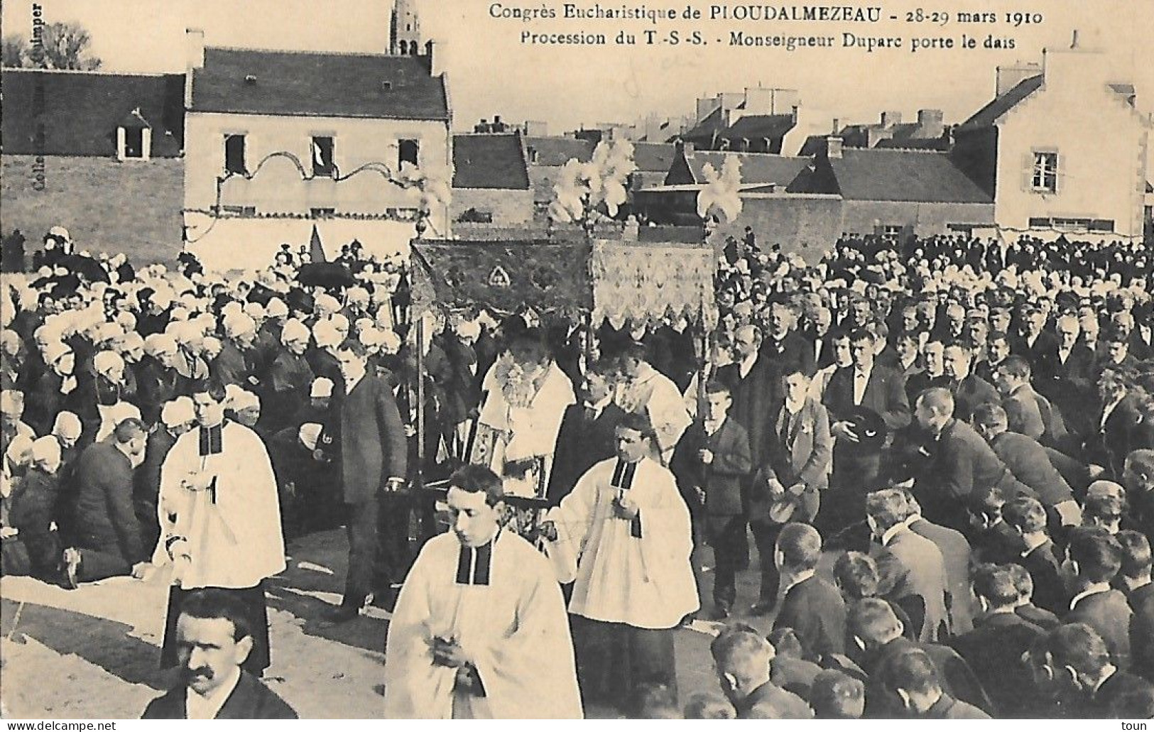 Congrès Eucharistique De Ploudalmézeau - 28-29 Mars 1910  - Procession Du T. -S. -S - Monseigneur Duparc Porte Le Dais - Ploudalmézeau