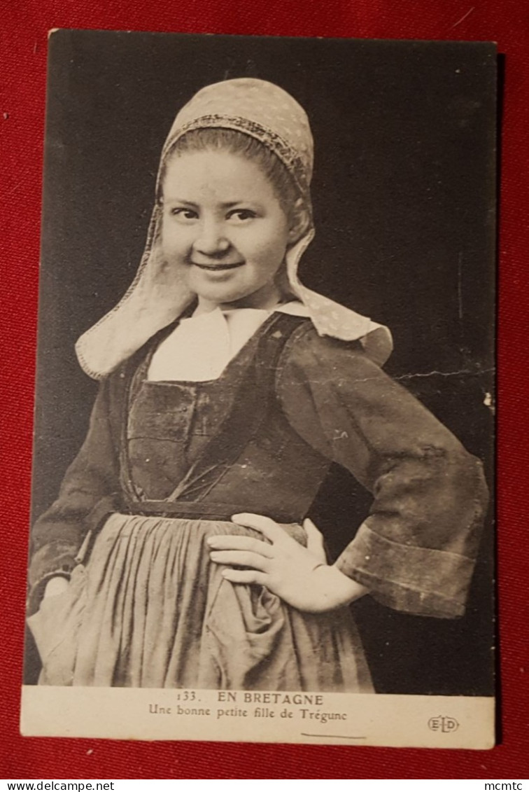 CPA  -En Bretagne - Une Petite Fille De Trégunc - ( Costume, Coiffe ) - Trégunc